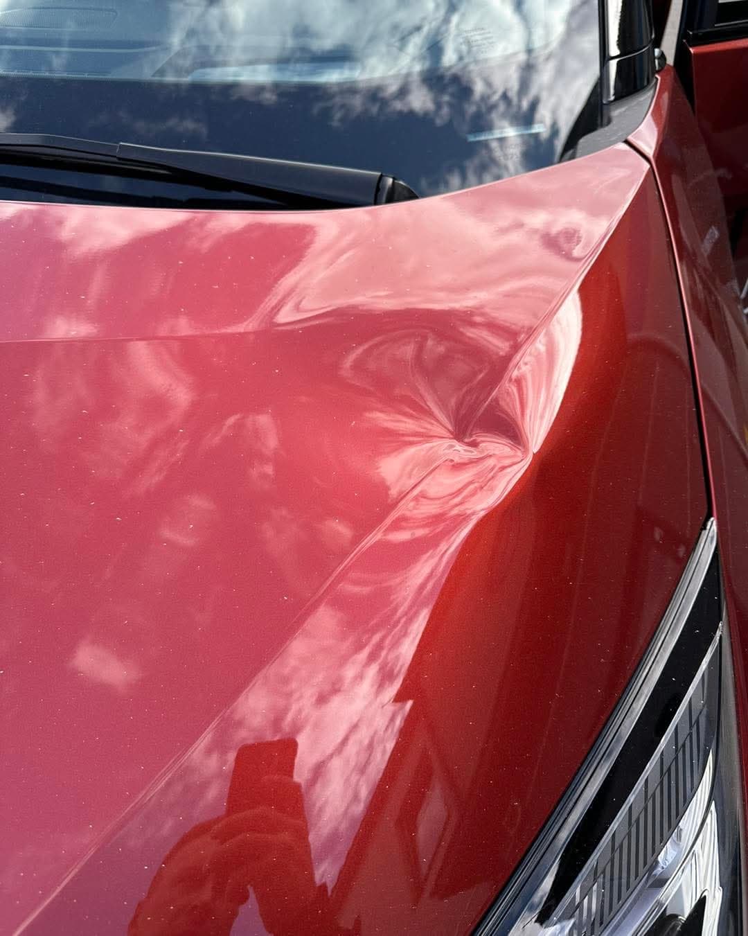 Wgniecenie maski - przed naprawą