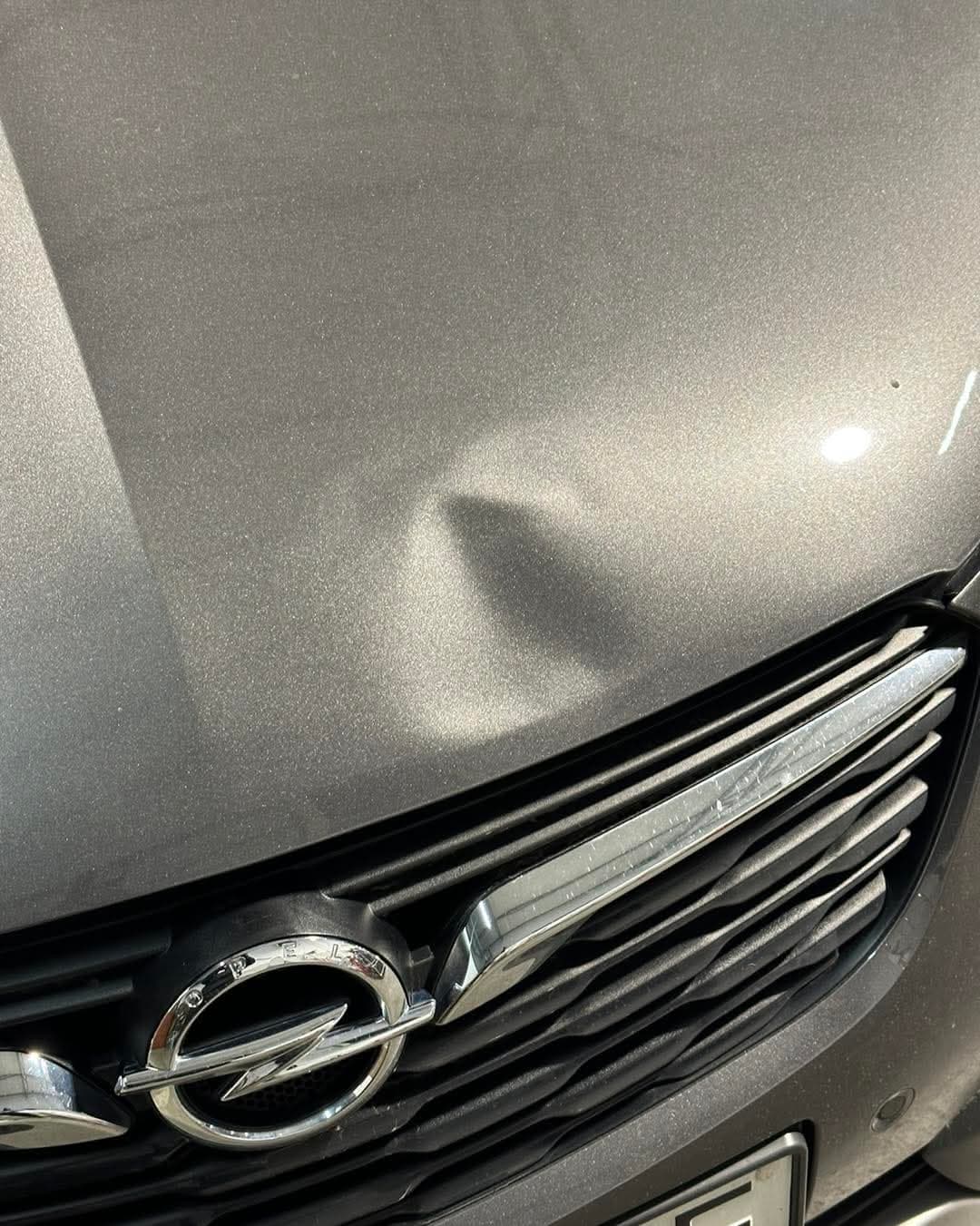 Wgniecenie maski - przed naprawą