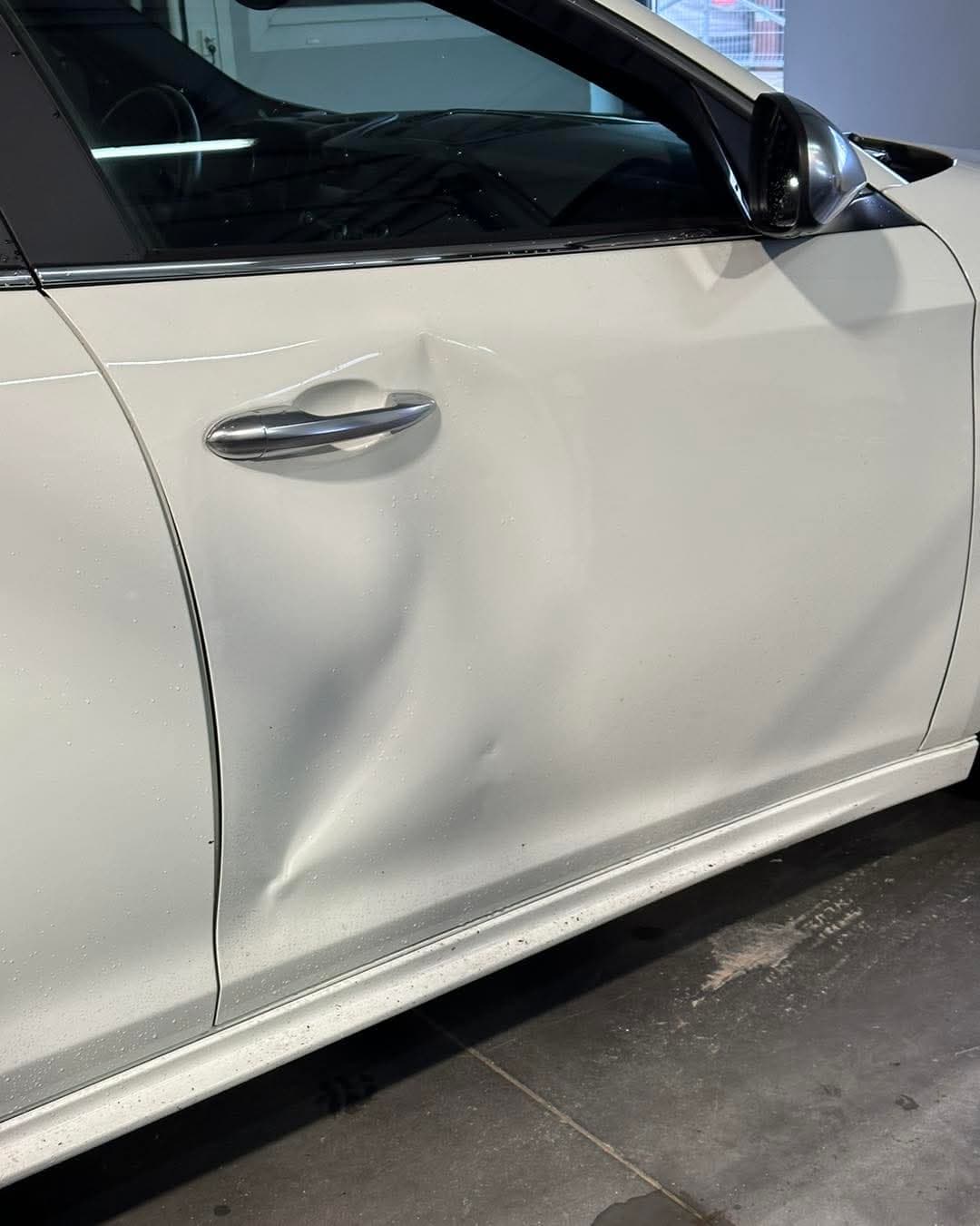 Wgniecenia drzwi - przed naprawą